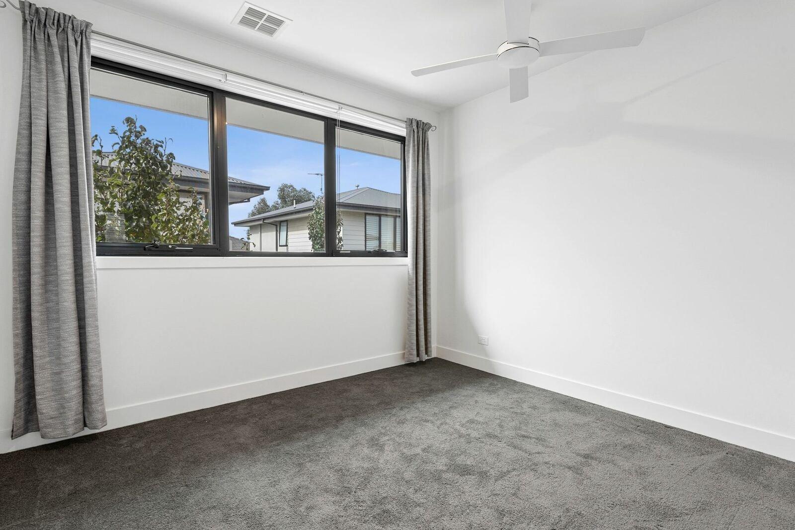 2/15 Green Island Avenue, Mount Martha, 3934
