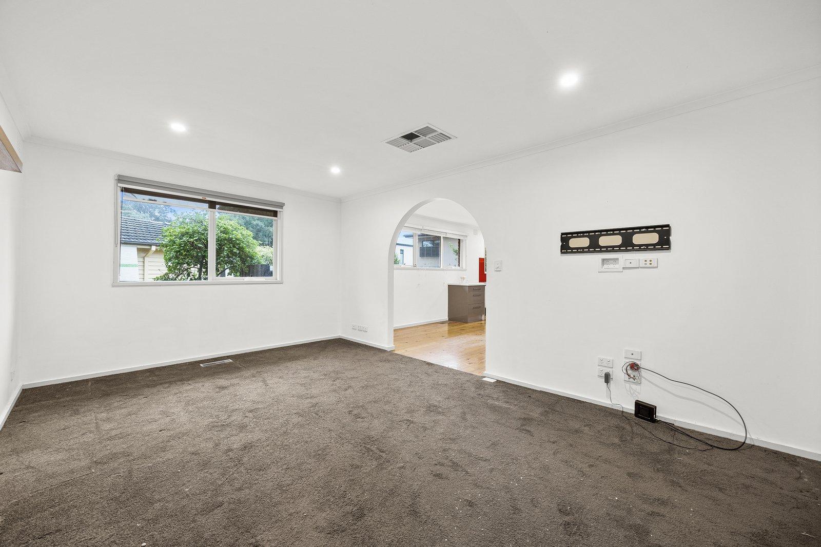 2/4 Campbell Road, Briar Hill, 3088